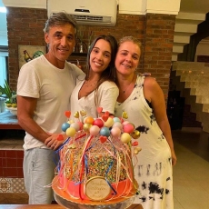 Gabriela Gomes Nascimento festeja aniversário, em casa