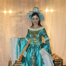 Royals:  trajes do baile de máscaras de Nova Veneza