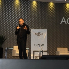 Criador da SPFW fala sobre carreira e empreendedorismo