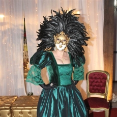 Royals:  trajes do baile de máscaras de Nova Veneza
