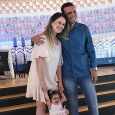 Juliana e Thiago Vieira comemoram primeiro  ano de Cecília