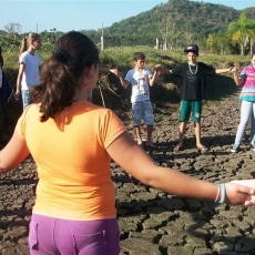 Estudantes de escola de Maracajá visitam locais afetados pela estiagem