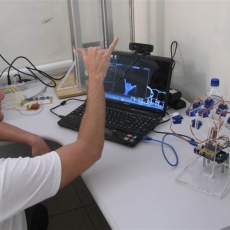 Estudante Catarinense desenvolve mão robótica