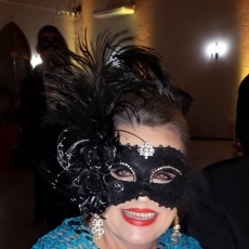 Baile de máscaras de Nova Veneza Abre festa da Gastronomia