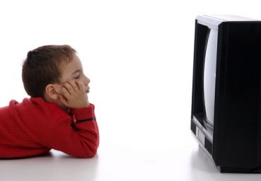Televisão aumenta o risco de obesidade em crianças