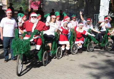 Passeio ciclístico leva clima de Natal às ruas de Criciúma
