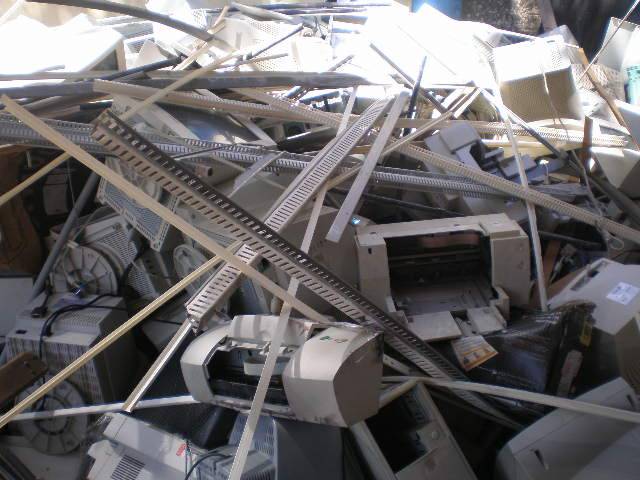 Projeto da FAMA (Fundação Ambiental de Araranguá) planeja organizar recolhimento de lixo eletrônico