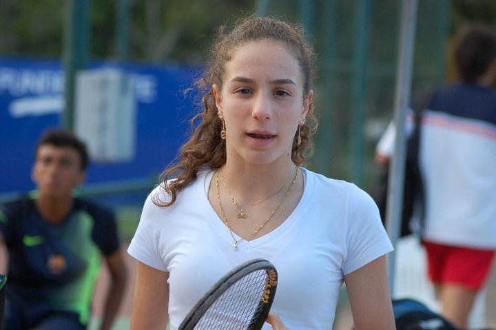 2011 foi um excelente ano para a jovem tenista Liz de Souza Ghellere, atualmente a número 18 no ranking nacional