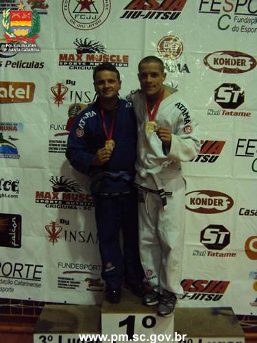 Ricardo Januário e Matheus Bernardini garantem medalha de ouro no Campeonato Sul Catarinense de Jiu Jitsu