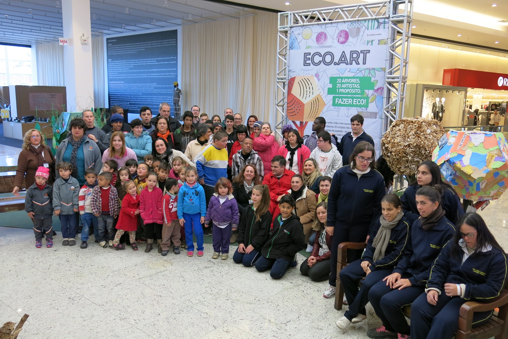 Ação integra projeto Eco.Art e aconteceu na tarde de segunda-feira (20) na Praça de Eventos, reuniu instituições para celebrar