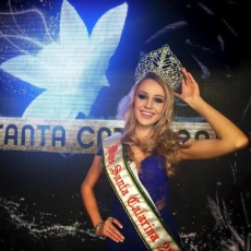 Conheça Sabrina Meyer, Miss Santa Catarina 2015