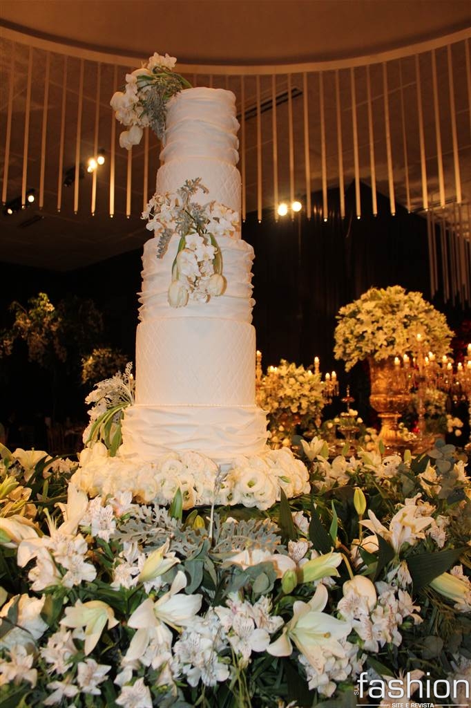 Bruna e Olavo trocam alianças no altar da Igreja do Pequeno Grande