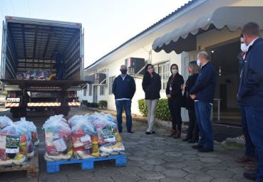 Cooperja doa 100 cestas básicas à comunidade, em Jacinto Machado