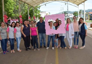 Ação do Outubro Rosa atende 100 mulheres na Rua Coberta